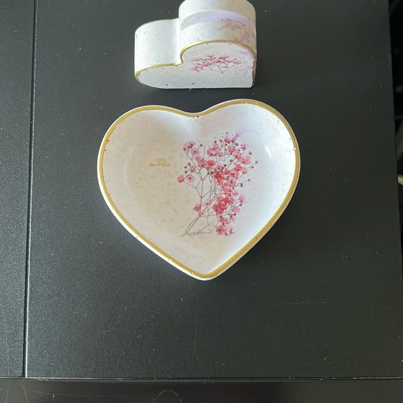 🌈 2 x $15 🆕 Floral Heart-Shaped Jewelry Dish a Photo/Card holder set - Picture 1 of 3